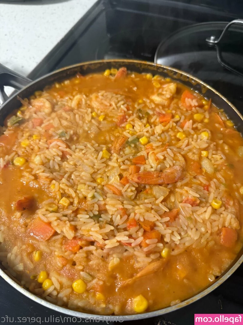 ailu.perez.ufc [ ailu-perez-ufc ] - Your flannels look better on me