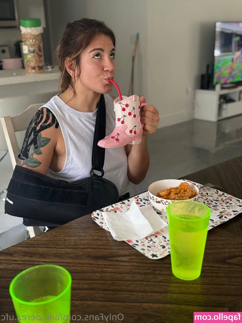 ailu.perez.ufc [ ailu-perez-ufc ] - Get wet with me