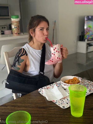 ailu.perez.ufc [ ailu-perez-ufc ] - Have you ever seen such powerful pussy? 