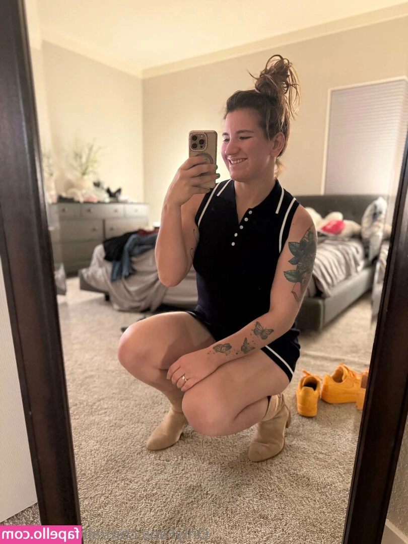 ailu.perez.ufc [ ailu-perez-ufc ] - Thought I'd give you all a little stripping action....