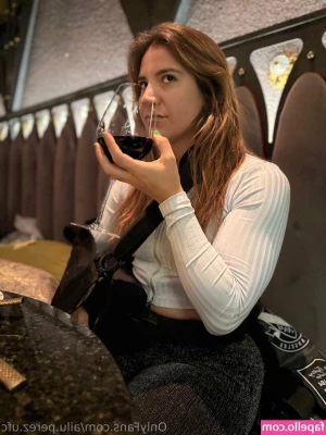 ailu.perez.ufc [ ailu-perez-ufc ] - hmmm where did your eyes go first? 🤣