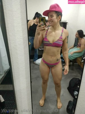 ailu.perez.ufc [ ailu-perez-ufc ] - Some quick vids for my foot lovers