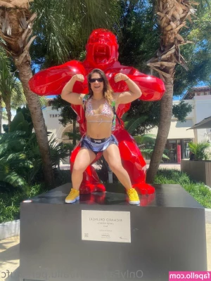 ailu.perez.ufc [ ailu-perez-ufc ] - Finally Feels like summer