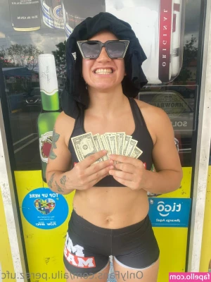 ailu.perez.ufc [ ailu-perez-ufc ] - lol dude your penis is so small