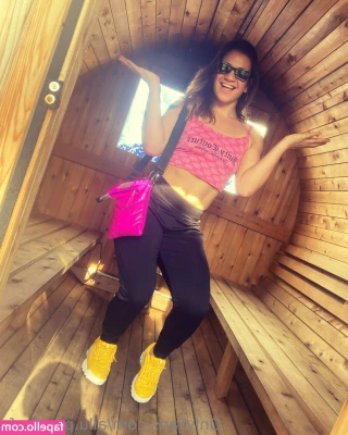 ailu.perez.ufc [ ailu-perez-ufc ] - Is your Christmas gift me this year? 🤔 🎄🤗
