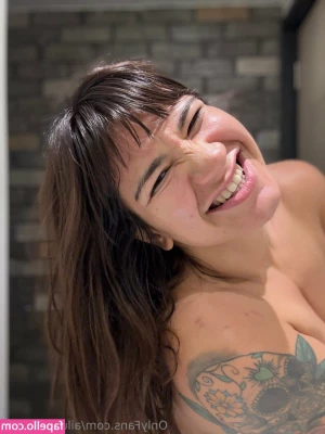 ailu.perez.ufc [ ailu-perez-ufc ] - Just a little clit rub??