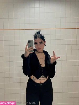 vampibiba - My stupid Snapchat got hacked i guess