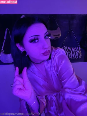 vampibiba - I m working up the courage to go out and about as Jess more and for