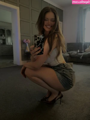 louiselaingx - New video of me as Super Girl being properly dommed by @SinnSage as