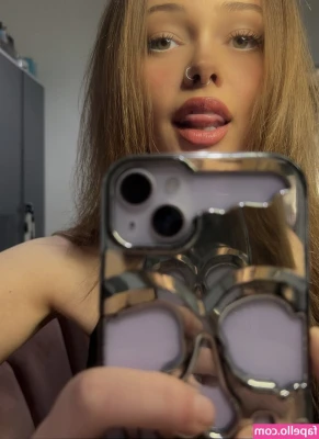 louiselaingx - Spank my ass baby!