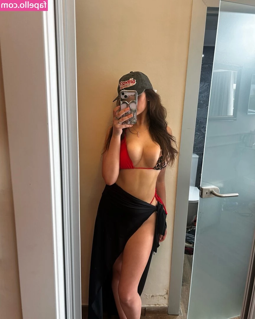 louiselaingx - who’s being rough with my pussy tonight?