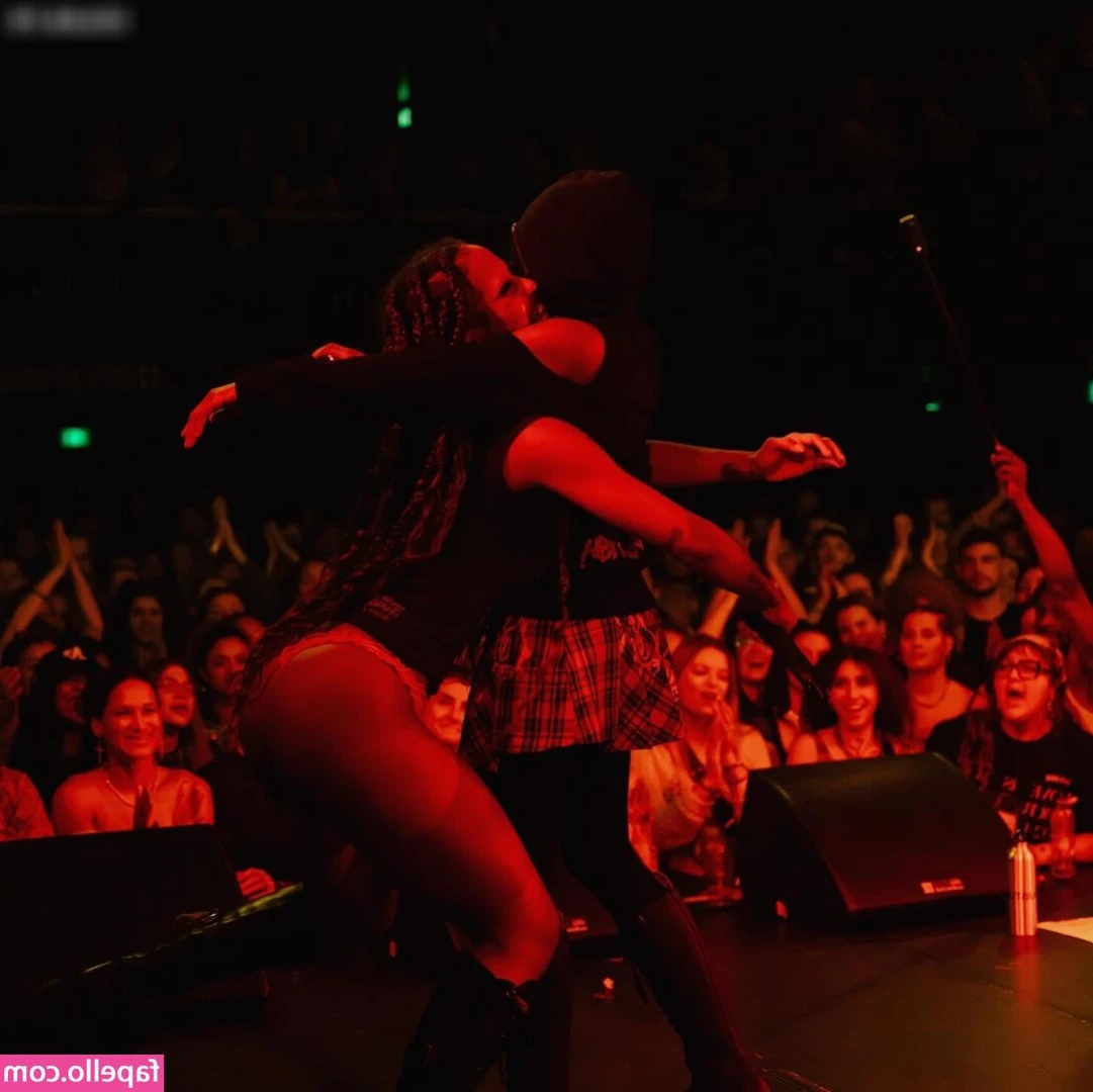 Iamddb - Dom Melón  you re touching yourself to me