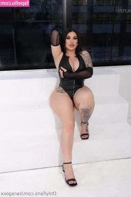 Zaragoxx [ zaragoxx-2 ] - Want me to put my punk feet in your face