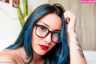 iampeixinho - Sandy soles! Would you help me rinse my feet?