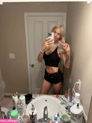 kloebby [ kloebby-1 ] - Happy New years!!!! Im so glad I get to start this new year with all