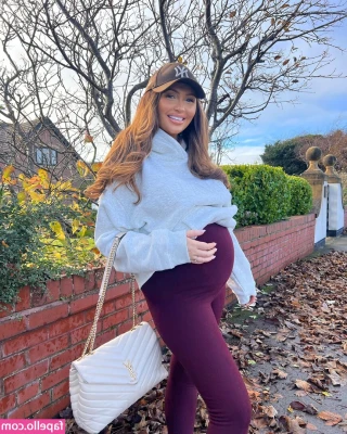  [ charlotte-dawson ] - Don't be shy, come say hi!
