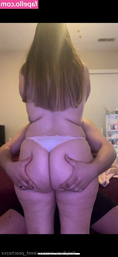 xxsweet_peachezxx [ xxsweet-peachezxx ] - Go ahead daddy, slide it in before you head off to work !