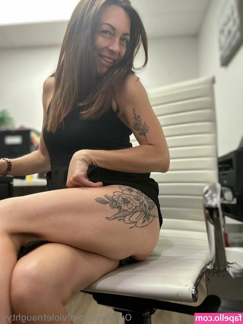 violetnaughtyy - Are you ready to use your tongue on me