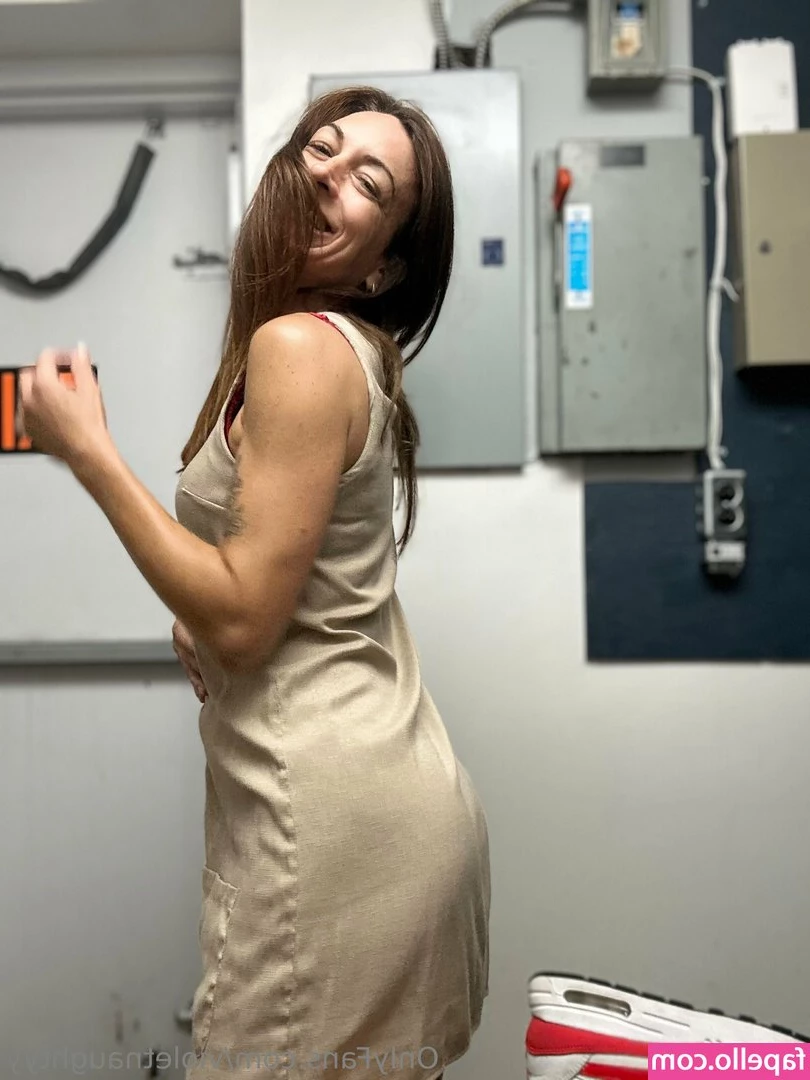 violetnaughtyy - She's waiting for you😏 https://onlyfans.com/beverlybaker