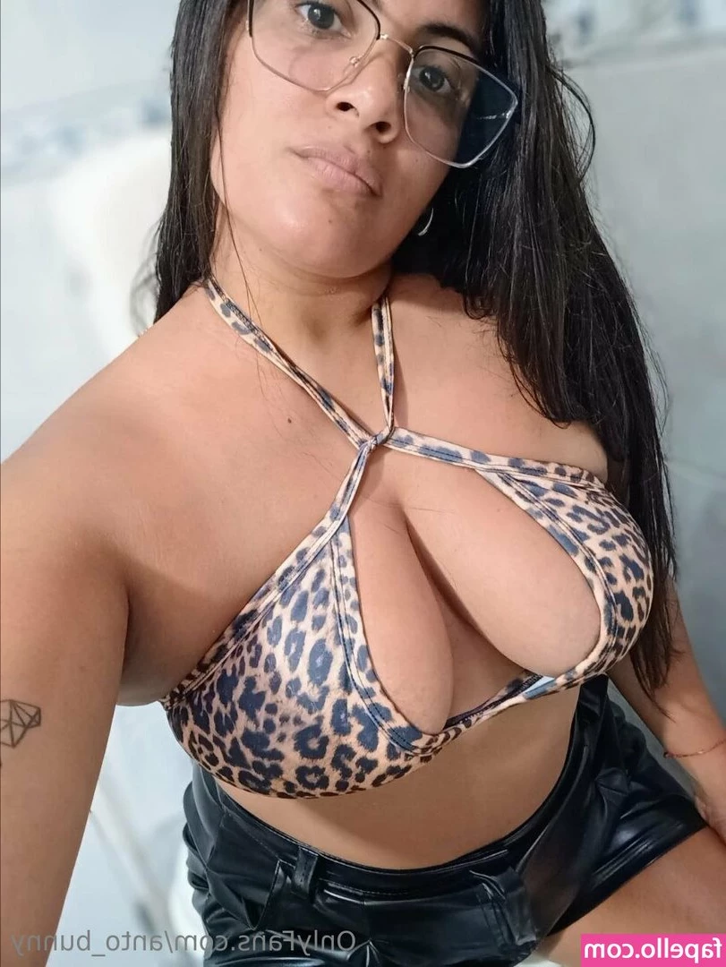 anto_bunny [ anto-bunny ] - hoping you got what you wanted for Xmas    DM me w  your sexiest