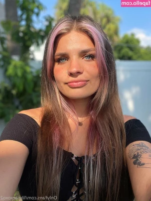 lilyraexoxo2 - Party at my place