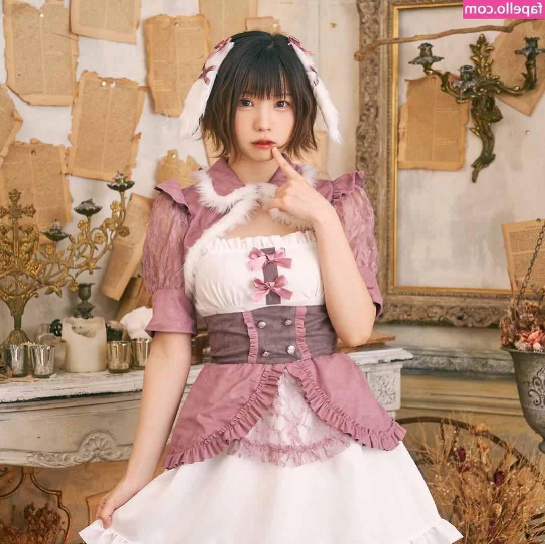 Enako - Mirror selfies  With feet