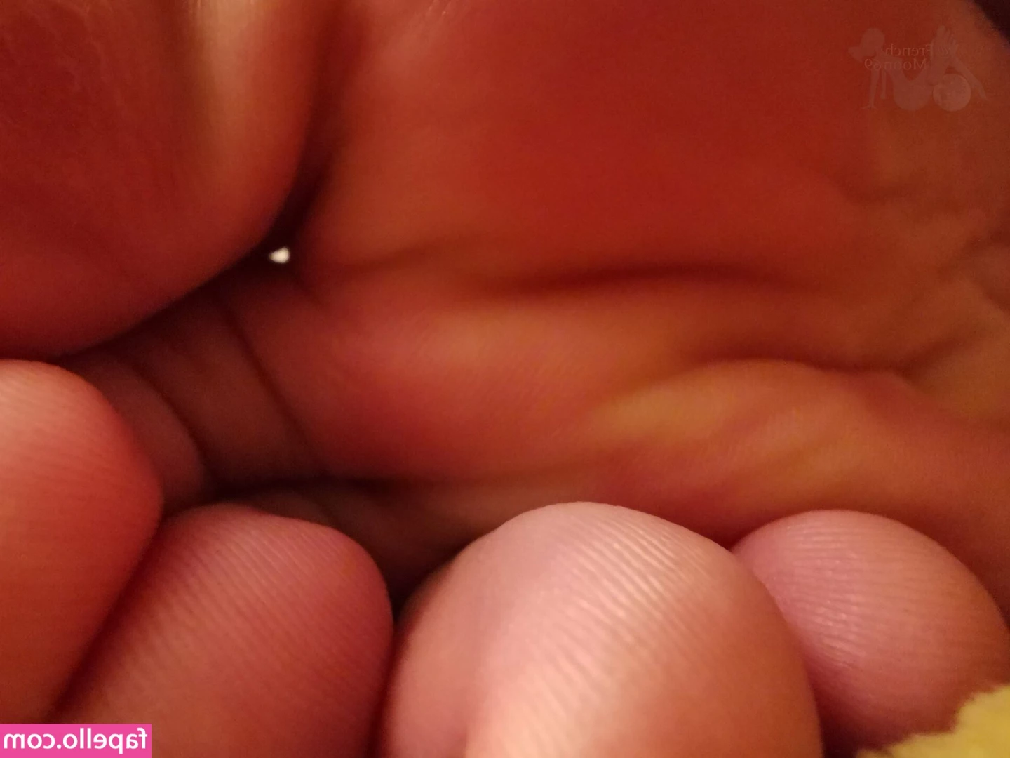  [ frenchmoon69 ] - clothes out  send me a tip and you will receive a hot photo in your dm
