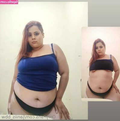 janiis_bbw [ janiis-bbw ] - Posing in the Gym Locker Room
