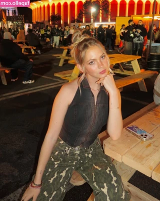 Jordyn Jones [ jordyn-jones-18 ] - What's your favourite flavour ice Lolly? 😇 This started melting so