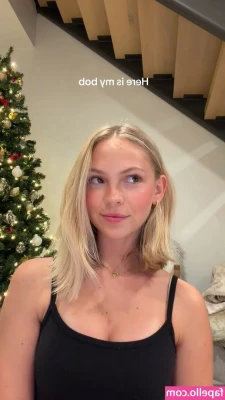 Jordyn Jones [ jordyn-jones-18 ] - Just a lil cheeky sneaky strip for your Friday Eve 🖤