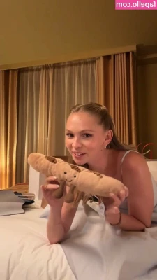Jordyn Jones [ jordyn-jones-18 ] - I'll give you my panties so you can notice a little spot of my juice