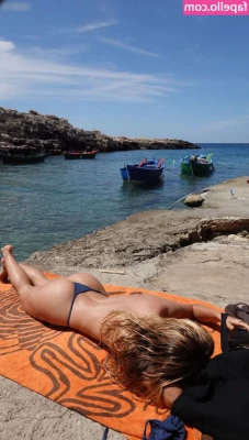 maya.zrv [ maya-zrv ] - Imagine your cock between them