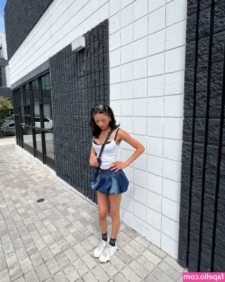 Official.Anaiis [ official-anaiis ] - Peekaboo 🥰 how was your halloween night? hehe... I felt a little