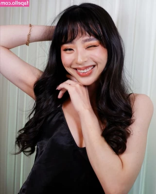 Nayoung Kim [ nayoung-kim ] - should I cut a hole in the middle so I can get fucked through it? 🤔