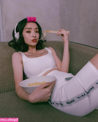 Nayoung Kim [ nayoung-kim ] - 10k followers post    Message me for your task  Now