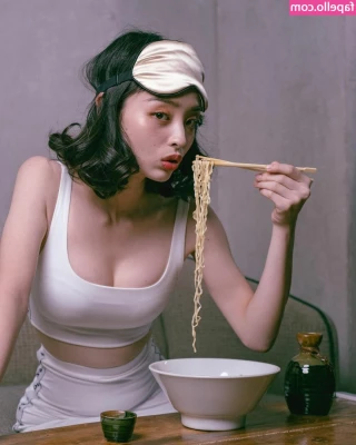 Nayoung Kim [ nayoung-kim ] - Dinner is ready 😈 I got you dessert too