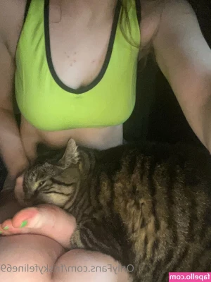 friskyfeline69 - All I want is your 🍆 deep within me 😋