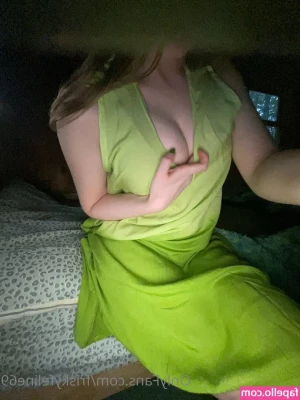 friskyfeline69 - Should I shave the bush? 🙈