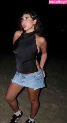 Zoe Ducorsky [ zoe-ducorsky ] - 🥰....I need someone to apply sunscreen all over🧴👋
