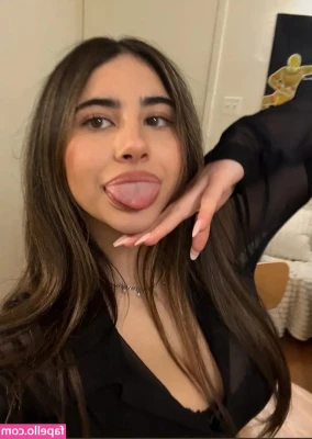 Zoe Ducorsky [ zoe-ducorsky ] - Who wants to see me play with my 🌹 toy. Drop 5$ tip