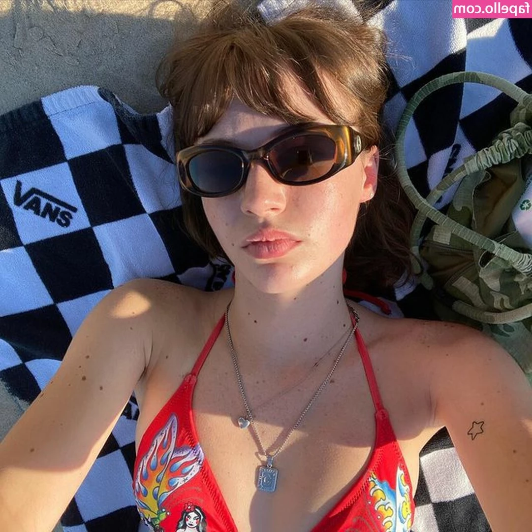 Claire Drake [ claire-drake ] - Happy hump day baby😉🥵