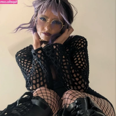 kittspresso - Who wants to service this fucking hairy cock