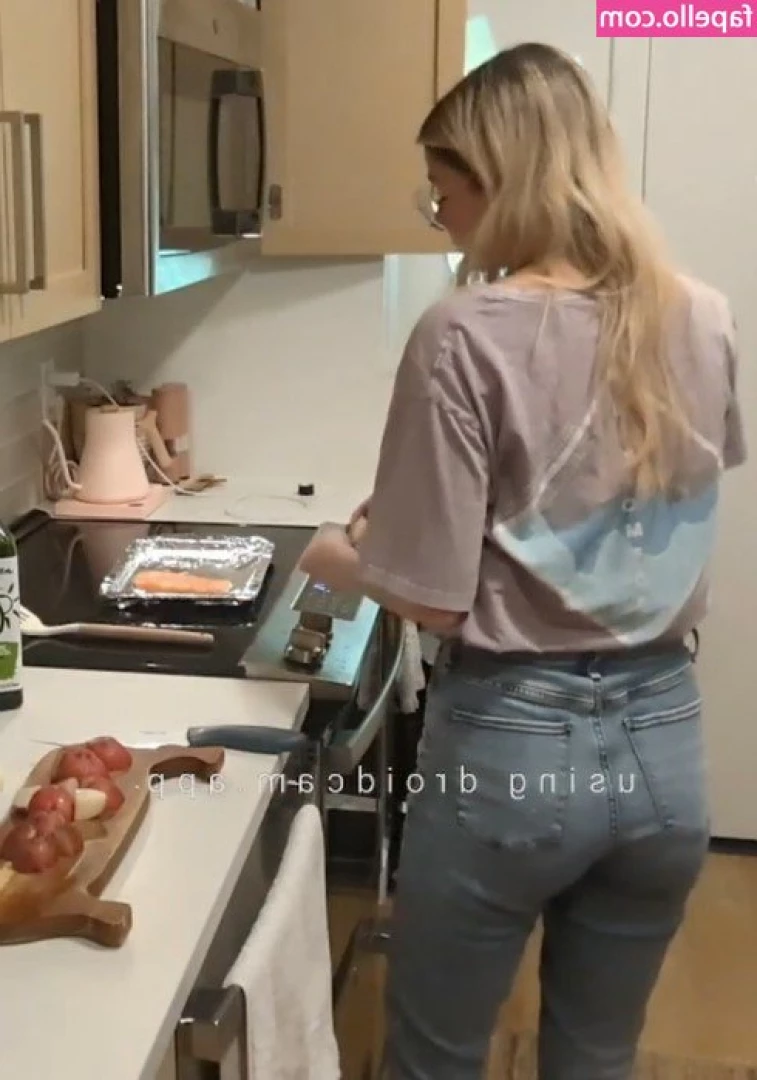 kittspresso - 13 min: closeup ANAL in the kitchen with big booty asian girl