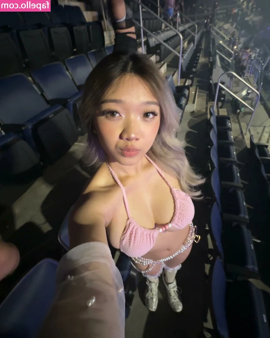 kayliavang - I can’t get enough of his cock 🤤 Wanna see him fuck me raw? ;)