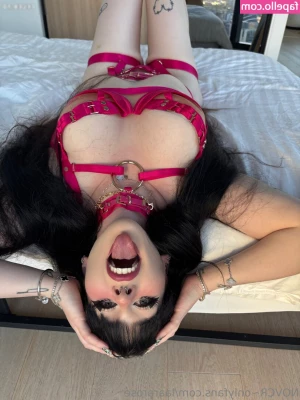 Laara Rose [ laara-rose-13 ] - Feet in Red Pantyhose