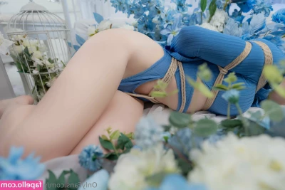 yukeshirofree - He s Playing with my pussy from behind  Look how my pussy glistens I