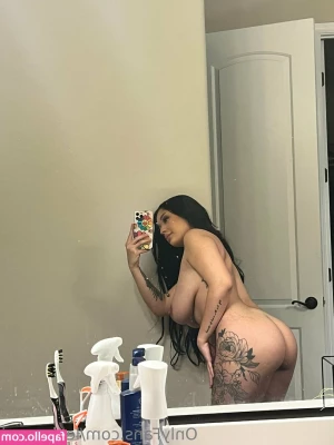adianababyxo - I slept like a rock 🤤 And woke up 🅗🅐🅡🅓 as one! I hope