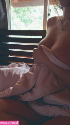 X.nainnn [ x-nainnn ] - two sexy clips cummin to ur dms   here s some previews of them both