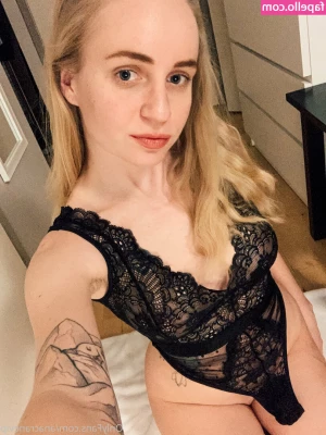 anacranevip - Here is a private coffee shop picture 💋😘😜💕 I also added