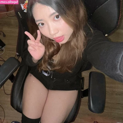 maggiekarp_ [ maggiekarp ] - I loook so pretty in this vid